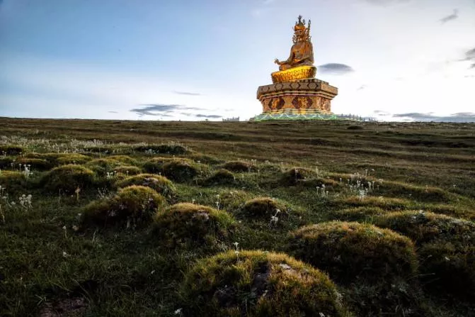 亞青寺的活佛有哪些 亞青寺旅游攻略