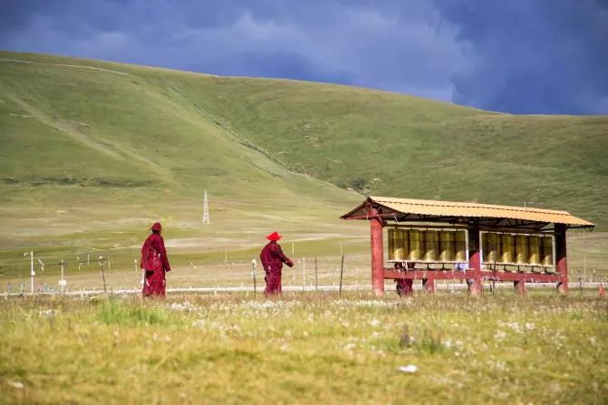 亞青寺的活佛有哪些 亞青寺旅游攻略